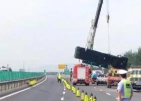 京承高速货车相撞情况如何?