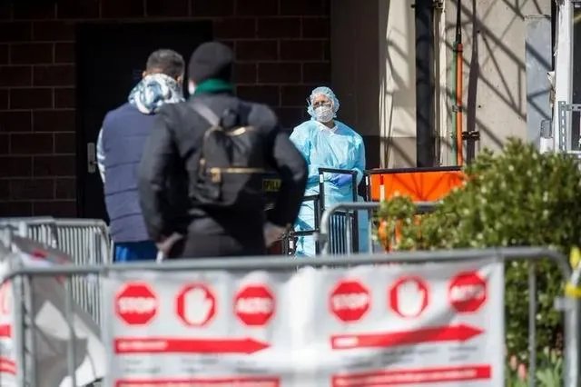 为什么美媒称美国抗疫成国家批准的屠杀,死亡时钟是怎么回事?