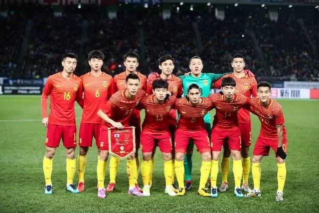 东亚杯国足1比2日本,本场国足的表现暴露出哪些问题?