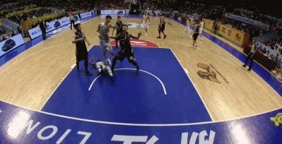 睢冉肘击福特森是什么情况?