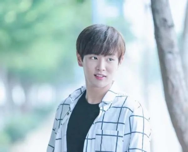 网友为李汶翰点歌《算什么男人》,这是为什么?