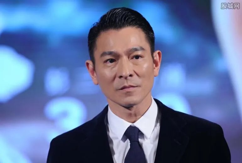 刘德华想回家过年 因之前坠马受伤医院不给批