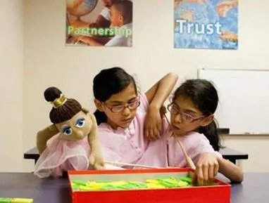 连体姐妹的共享生活:一辈子在一起(组图)