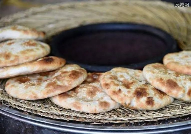 年薪35万请他做烧饼 老板为吃烧饼花重金请他