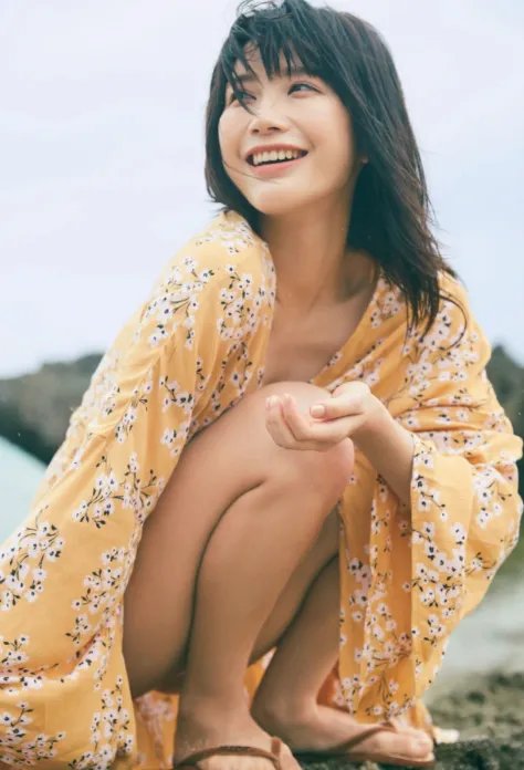纤细腰枝却有惊人上围！日本人气美女小仓优香美图！