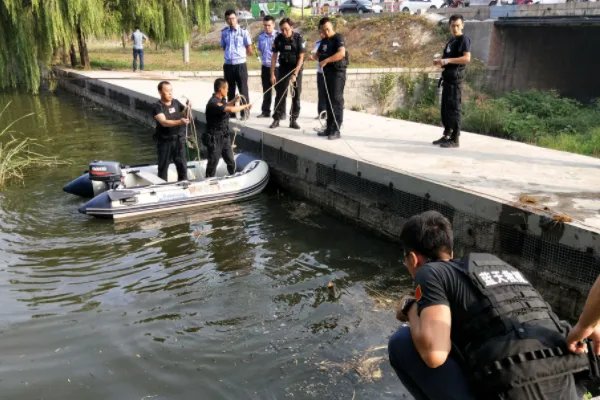 河南一景区因滑索断裂致女子坠湖溺亡,家属该如何维权?