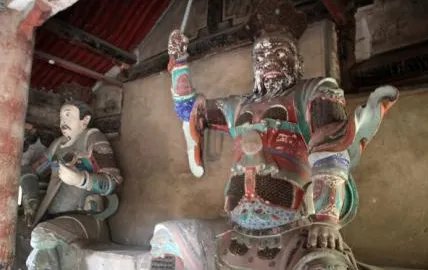 增长天王:佛教护法四大尊天王之一,梵文音译为毗琉璃