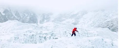 无腿老人怎么做到登顶珠峰的?