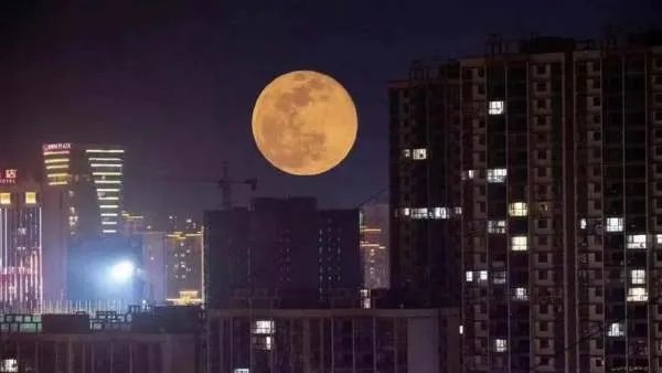 年度最大“超级月亮”来了，80秒看全国共赏！这个月亮为何这么大？