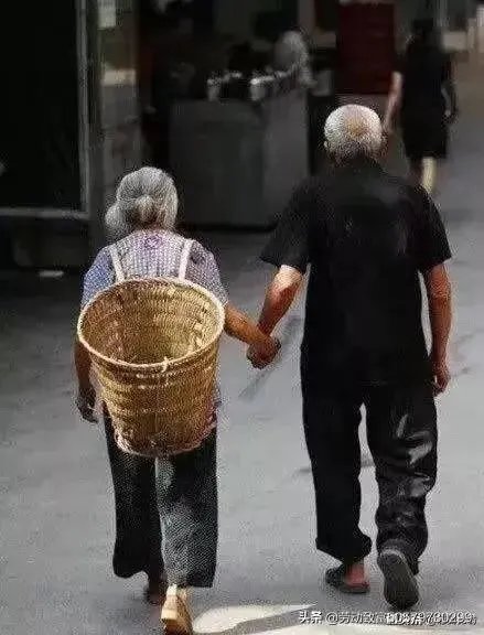 如何委婉地劝说我爸不要再睡在我妈的房间了?