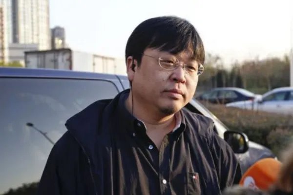 罗永浩决定做电商直播后，网上为何突然“一石激起千层浪”？