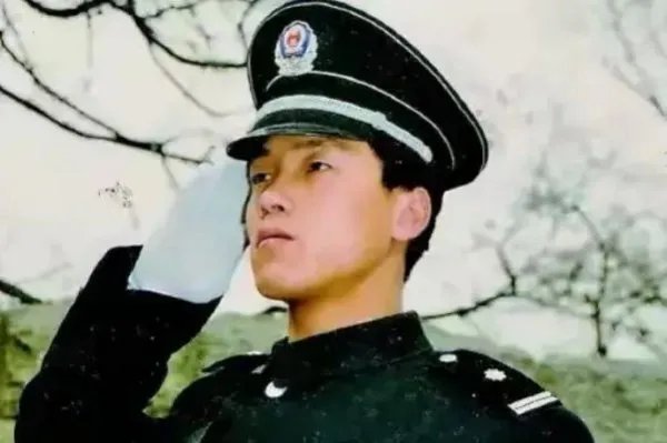北大保安现是职校校长,他是如何逆袭成功的?