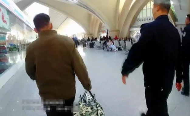 男子逃亡30年后自首却得知未涉案，为何他高兴不起来？