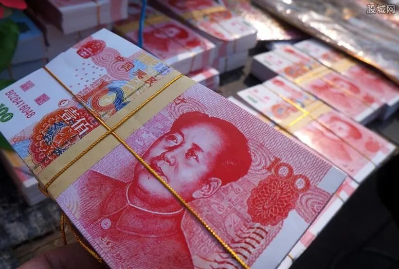 阿婆拿冥币存银行 真相曝光原来是这么回事