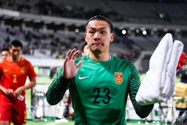 东亚杯国足1比2日本,本场国足的表现暴露出哪些问题?