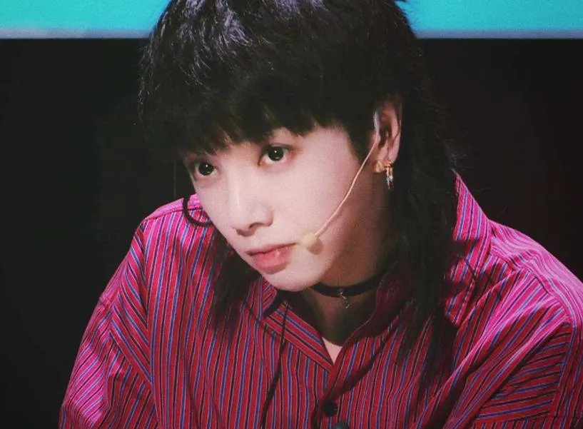 华晨宇吸管事件是什么事?吸管事件后华晨宇现在的助理是谁