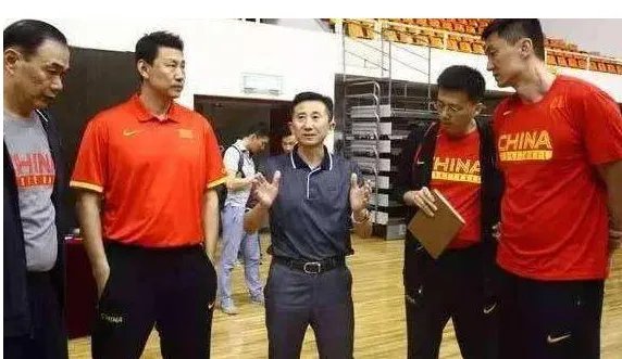 中国男篮年底合并原因是什么？