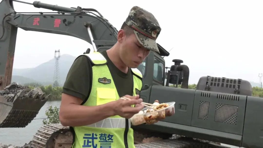 湖北出动世界最大直升机封堵溃口,场面有多震撼?