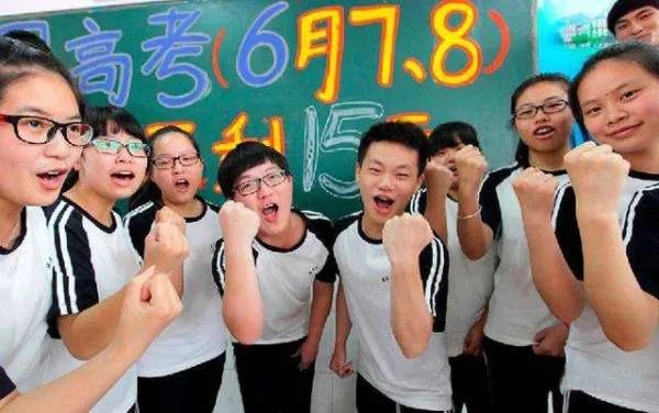 高考填报志愿父子大打出手,你认为这件事应该怎么处理?