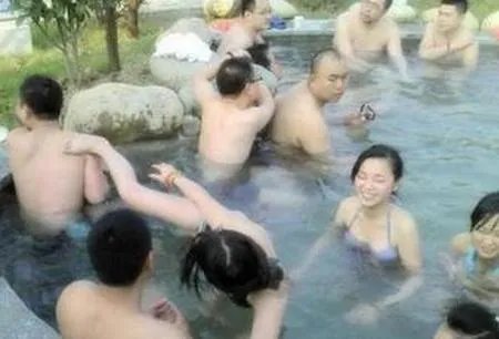 揭日本人为何喜欢男女一起洗澡(图)
