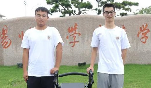 广陵学院学生发明老人起行无忧椅,他为何会有这个想法?