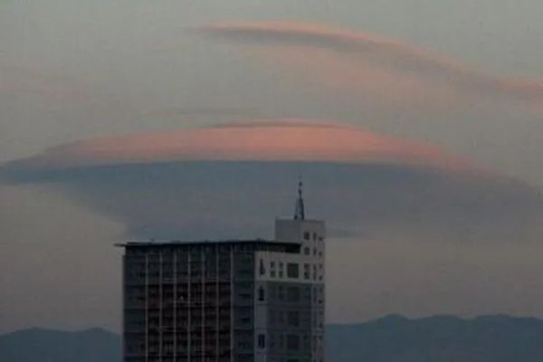 黑龙江佳木斯上空现不明飞行物,你觉得不明飞行物是什么?