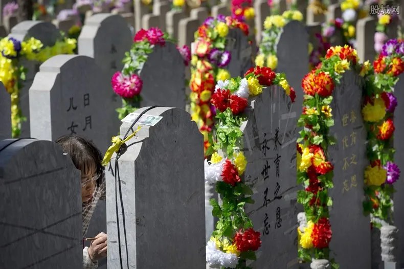 豪华墓屡禁不绝 豪华墓地大量存在被罚后仍继续销售