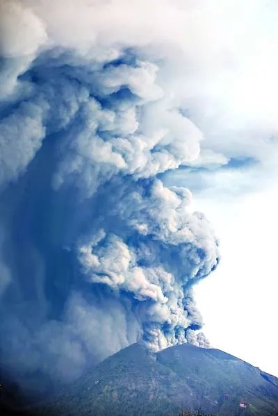 印阿贡火山再次喷发是真的吗?