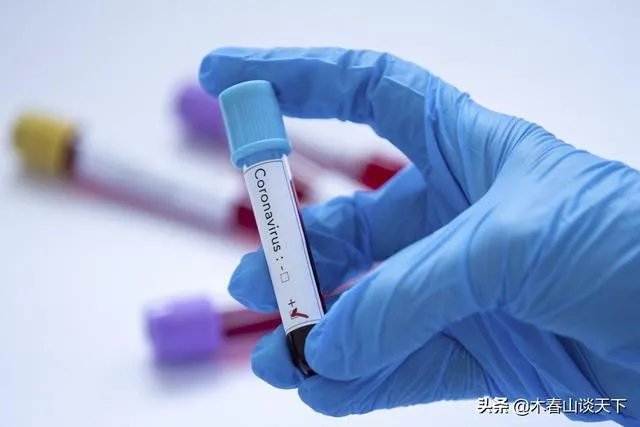 北京一女子在商场吃饭时被通知核酸检测阳性崩溃大哭值得同情吗?