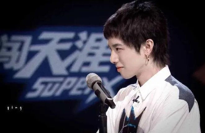 华晨宇吸管事件是什么事?吸管事件后华晨宇现在的助理是谁