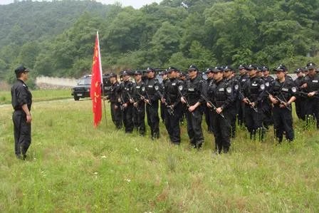看看广州特警野外拉练吗?