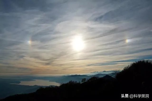请问吉林天空出现三个太阳,怎么解释!有什么科学依据吗?