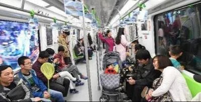 让座反被扇两耳光 身材丰满误认为孕妇