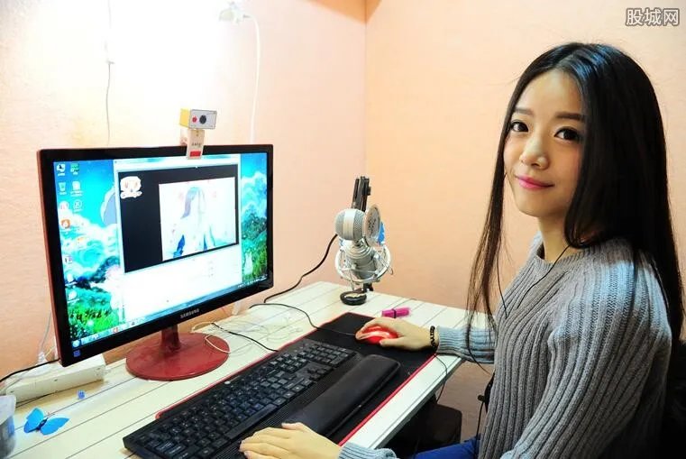 美女聊学习成网红 直播可以帮助你用知识变现