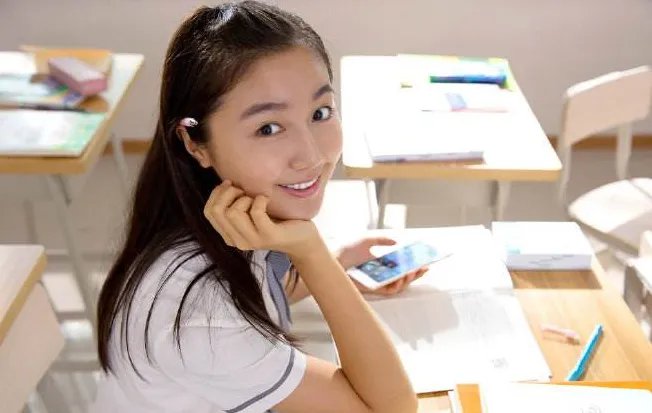 点读机女孩入读中国传媒大学是自己考进去的还是怎么回事?
