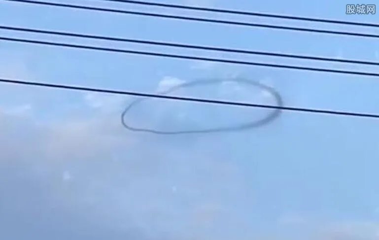 成都天空现黑圈 官方：电力设施故障导致的