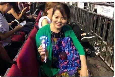 张靓颖如何为妈妈庆生的?