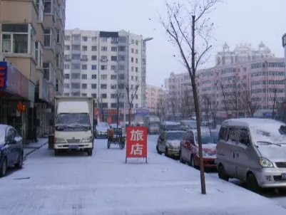 哈尔滨一小区成冰帘洞,这冰帘洞究竟是如何形成的?