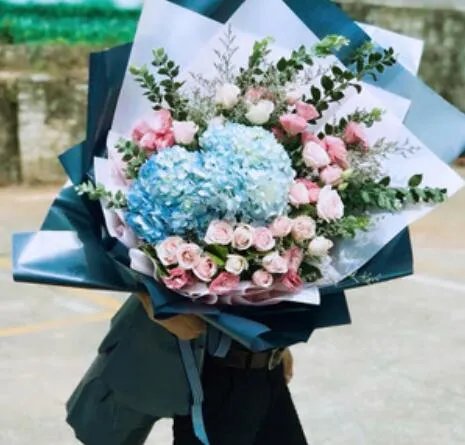 瓜农种心形西瓜520赠爱妻 曾在去年种出花心西瓜