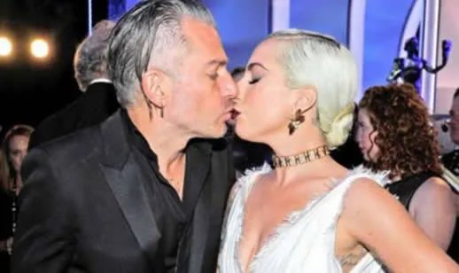 Lady Gaga取消婚约钻戒消失:原因真相是什么揭晓