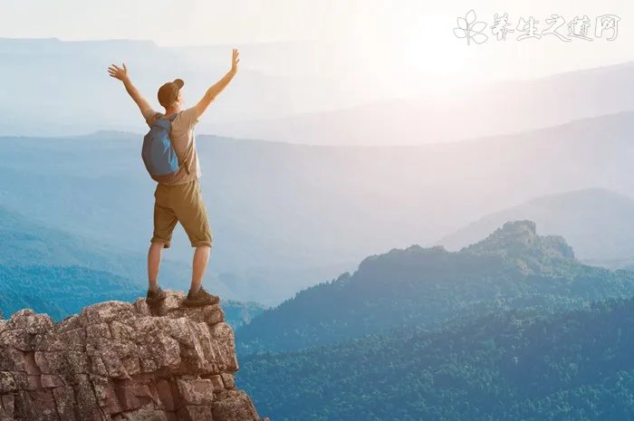 困悬崖4小时下山 登山的必要装备有哪些