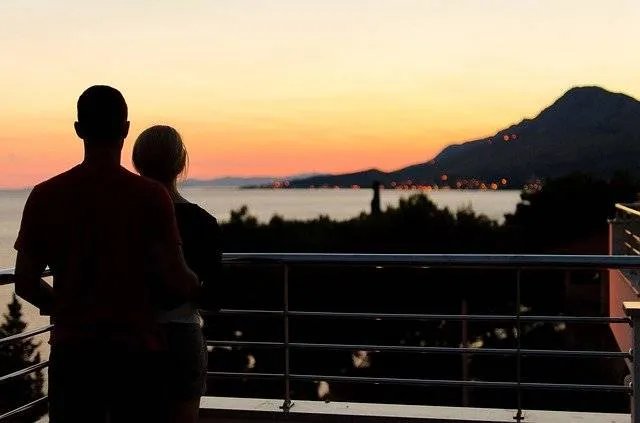 男人成功开导老婆接受了其他男人什么意思？