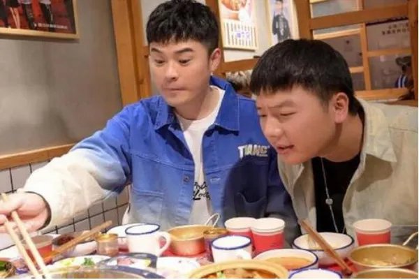 陈赫火锅店被曝天花板掉落烫伤顾客,是因为工程质量问题吗?