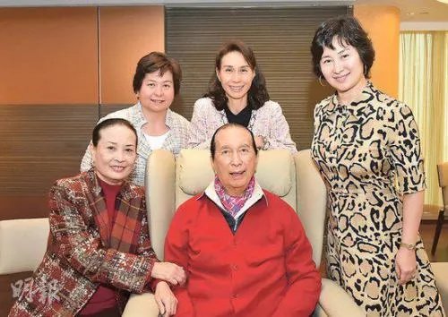 何鸿燊如何使四太怀孕赌王小女儿是人工受孕 梁安琪是试管怀孕的