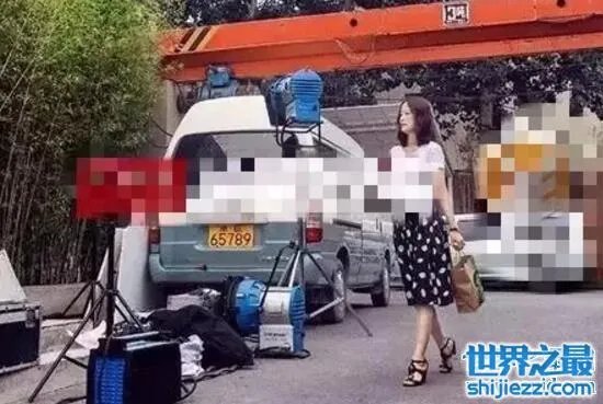 吴秀波娇妻曝光,51岁娇妻尚洁肤白貌美