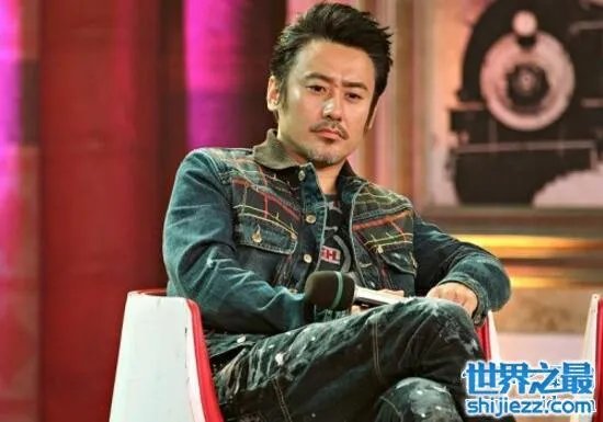 吴秀波娇妻曝光,51岁娇妻尚洁肤白貌美