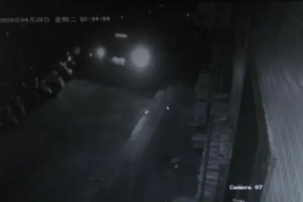 逃犯自首求先领证结婚,该名逃犯有什么违法行为?