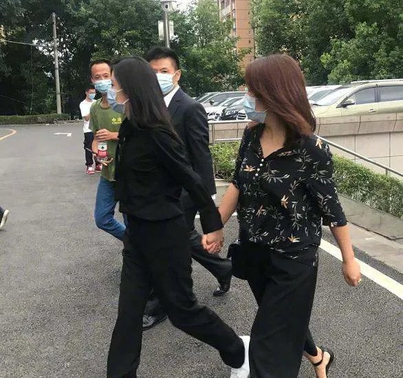 谭松韵妈妈被撞案将开庭,她妈妈是什么时候被撞的?