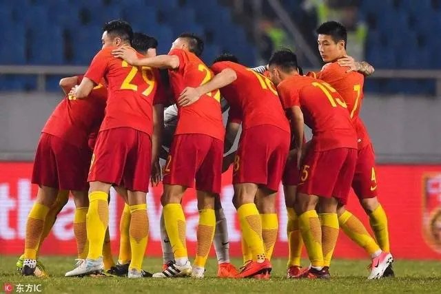 东亚杯国足1比2日本,本场国足的表现暴露出哪些问题?