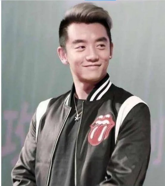 郑恺晒同学聚会曾经老同学现在是什么?